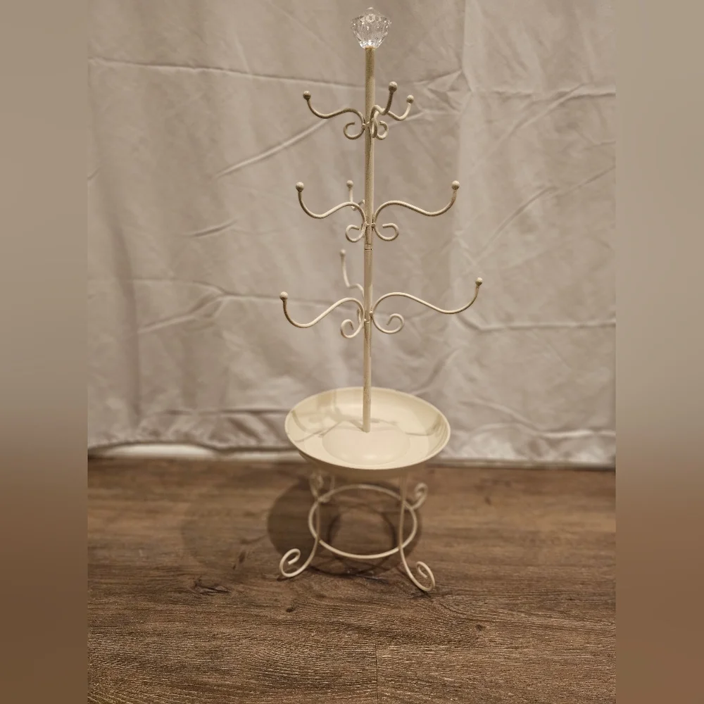 Elegant Cream Jewelry Stand